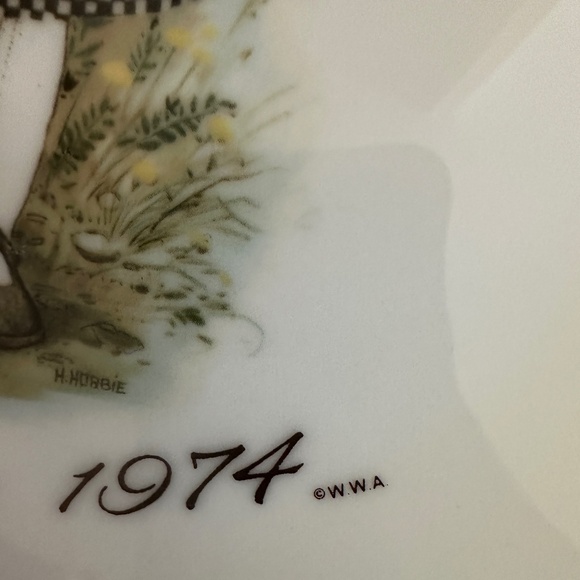 Holly Hobbie 1974 Mothers Day Plate Kind and Good is Motherhood Plate - Picture 6 of 11